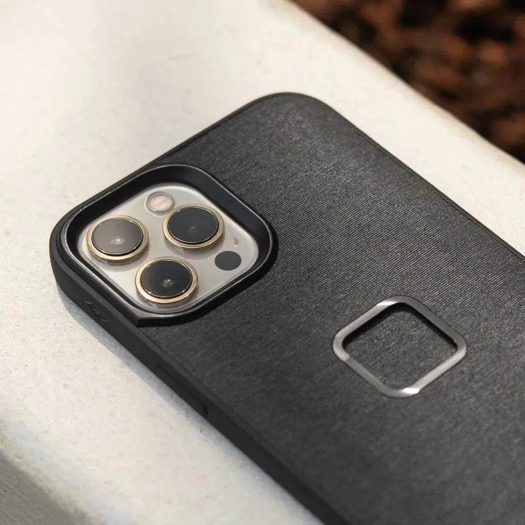 Peak Design Everyday Case na iPhone 13 Pro Charcoal2